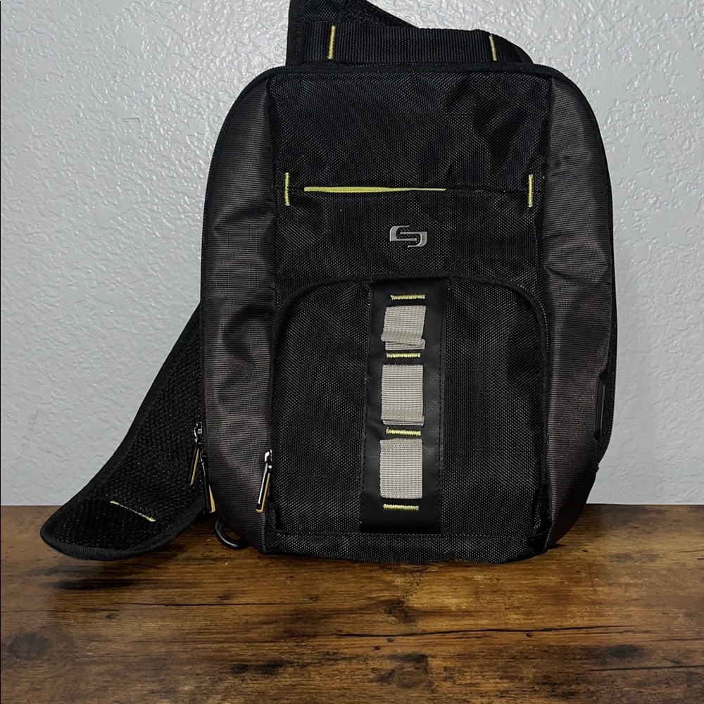 Solo Black and Gray Messenger Travel Bag- Good used condition.
